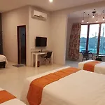 White House Homestay